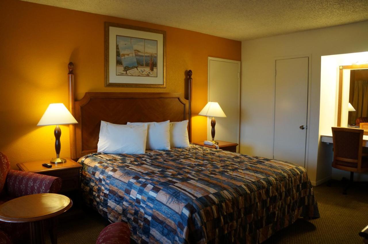 Classic Inn Red Bluff Exterior photo